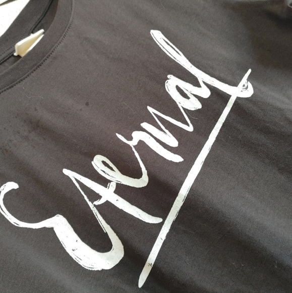 NWT Graphic tee - Picture 2 of 3